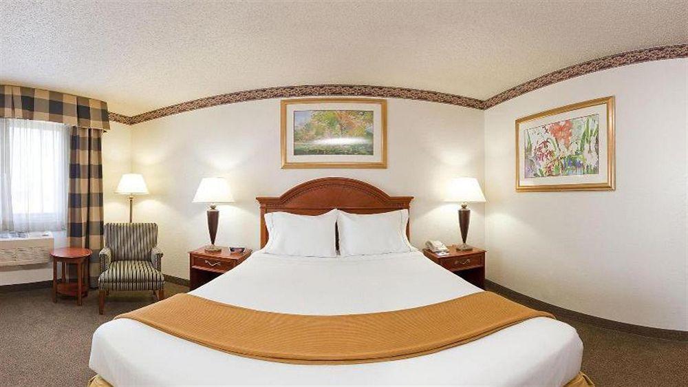 Holiday Inn Express & Suites Johnstown, An Ihg Hotel Bagian luar foto