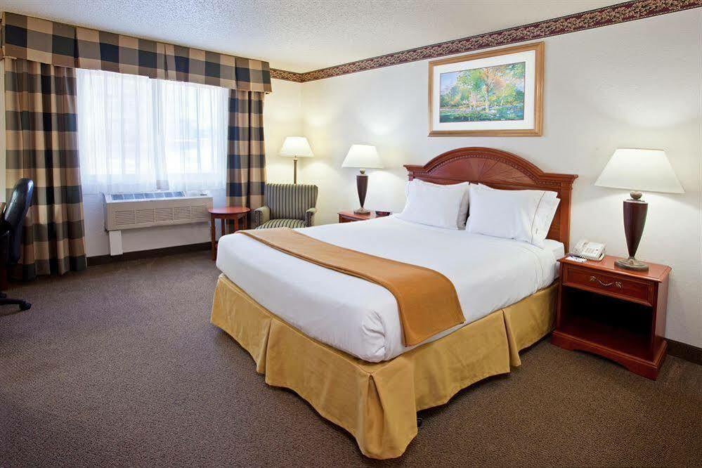 Holiday Inn Express & Suites Johnstown, An Ihg Hotel Bagian luar foto