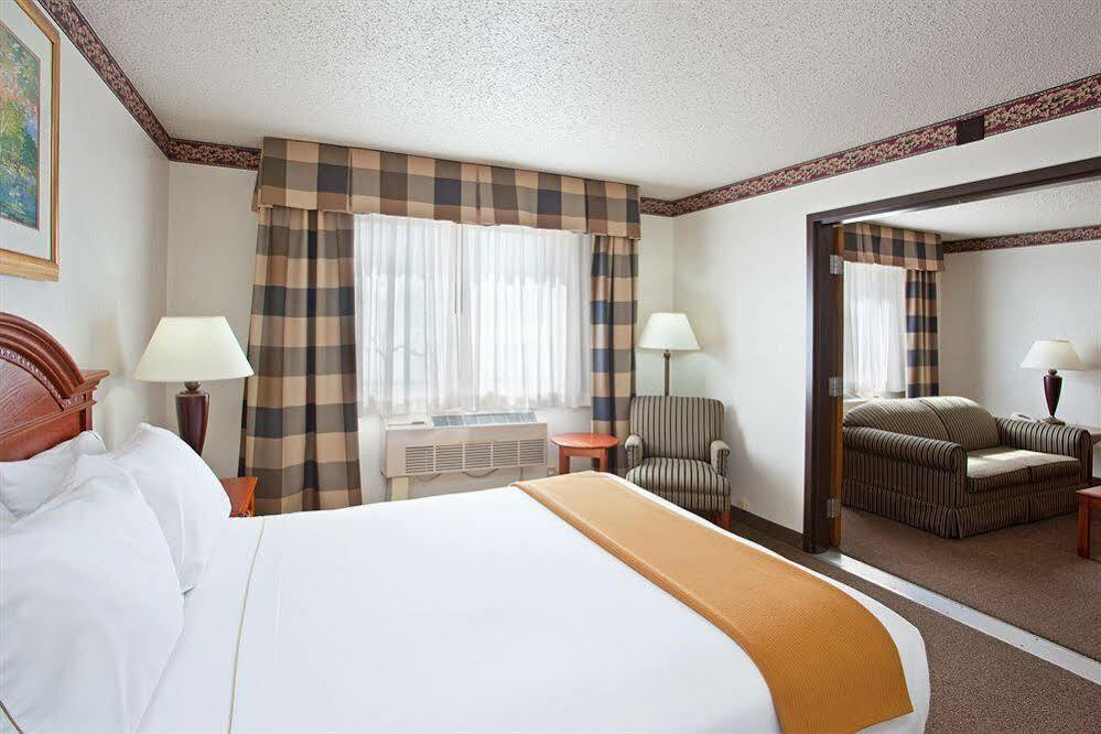 Holiday Inn Express & Suites Johnstown, An Ihg Hotel Bagian luar foto